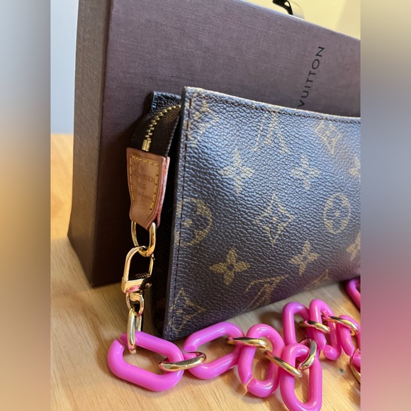 Authentic Louis Vuitton Monogram Bucket Pouch PM W Box ,dust bag/unbranded chain - Picture 4 of 12